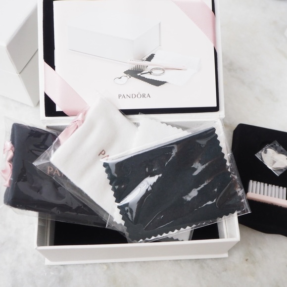 Pandora NIB clasp opener with cleaning kit of 2 cloth and Pandora jewelry pouch - Picture 2 of 3